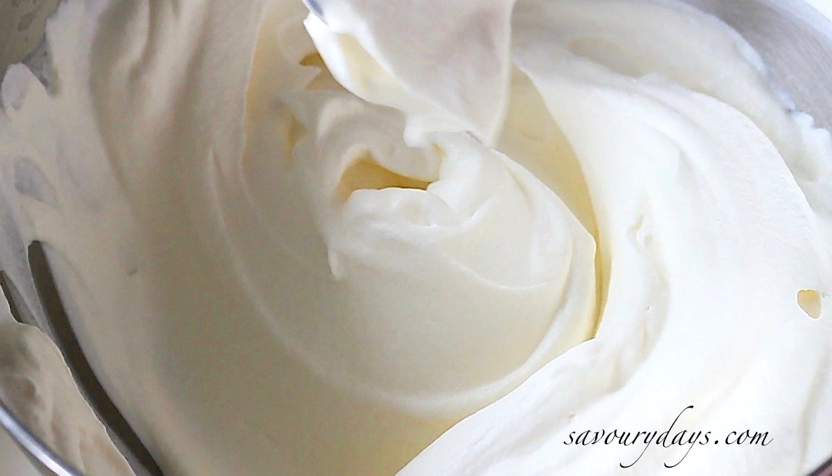 Cách làm kem tươi whipping cream từ sữa tươi tại nhà