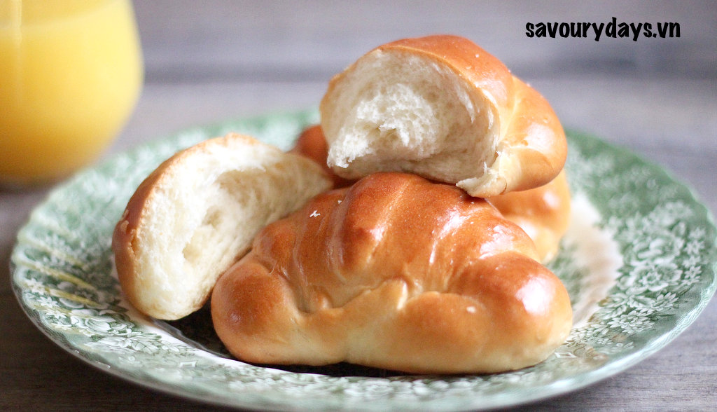 Cách làm bánh mì ngọt mềm tạo hình cua/ sừng trâu, hoa cúc (công thức cơ bản) - Savoury Days