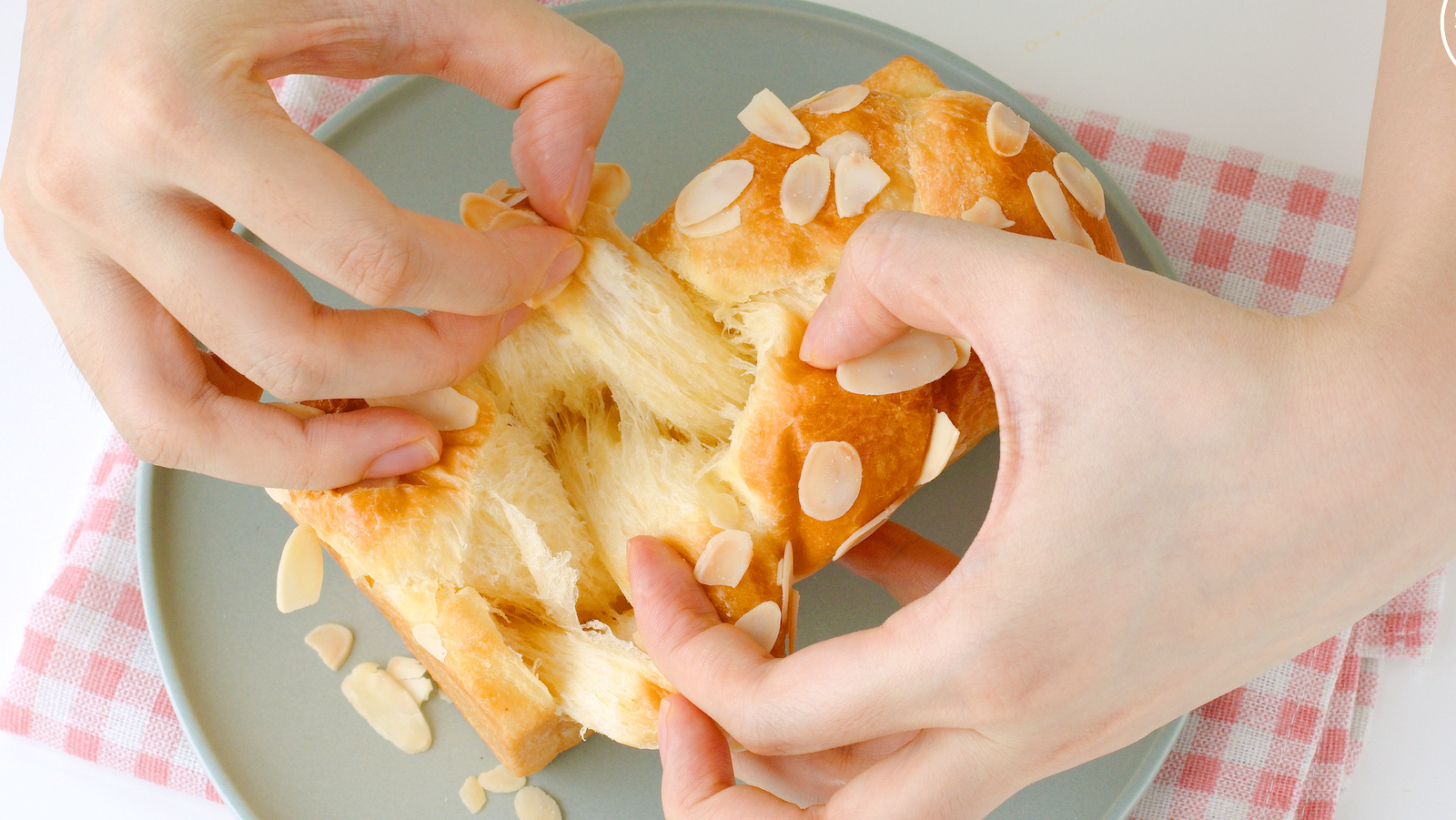 Cách làm bánh mì hoa cúc xé sợi